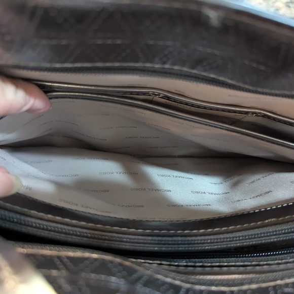 Michael Kors Large Silver Metallic Shoulder bag - Picture 10 of 13